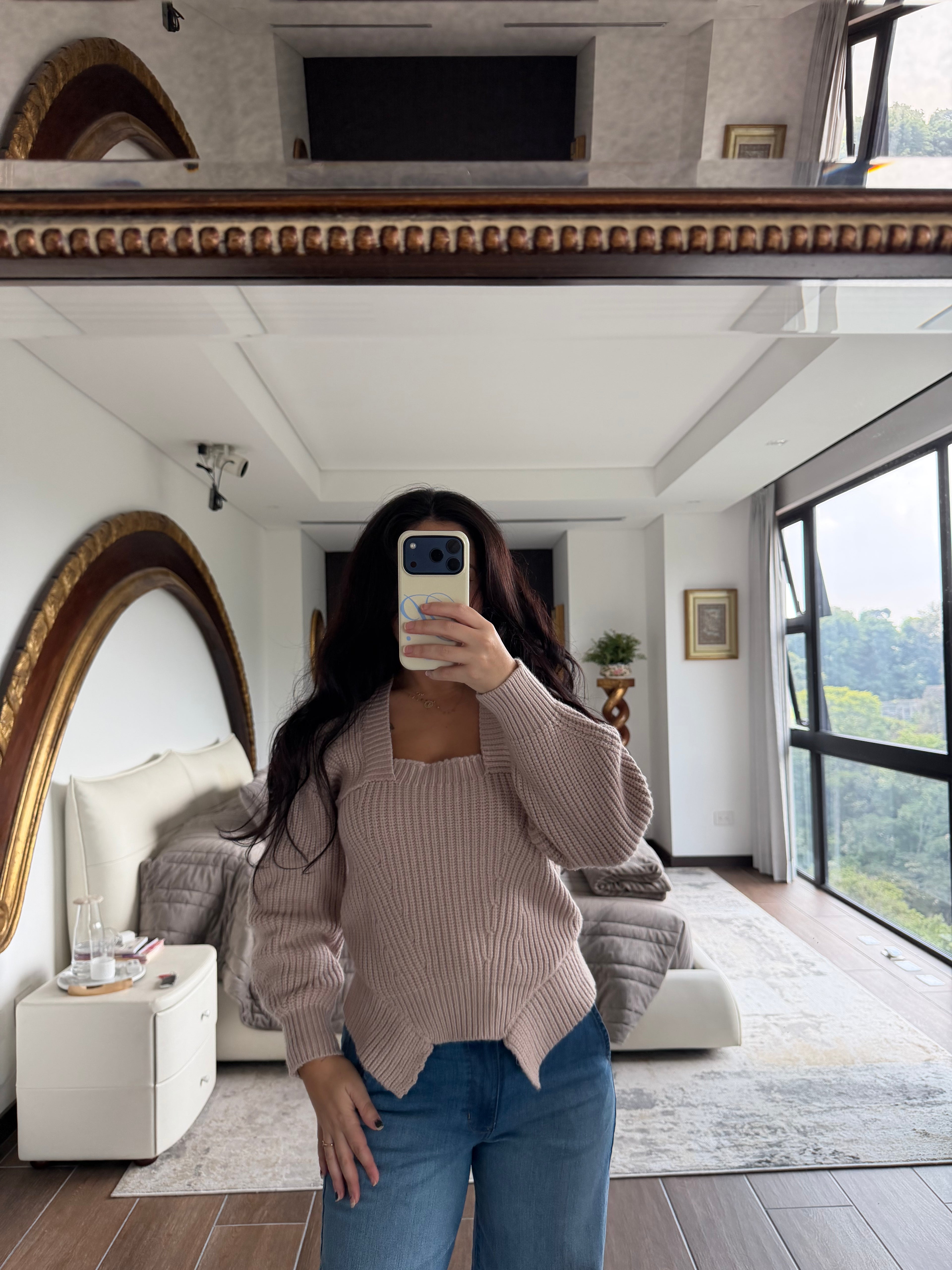 NIA TAUPE SWEATER